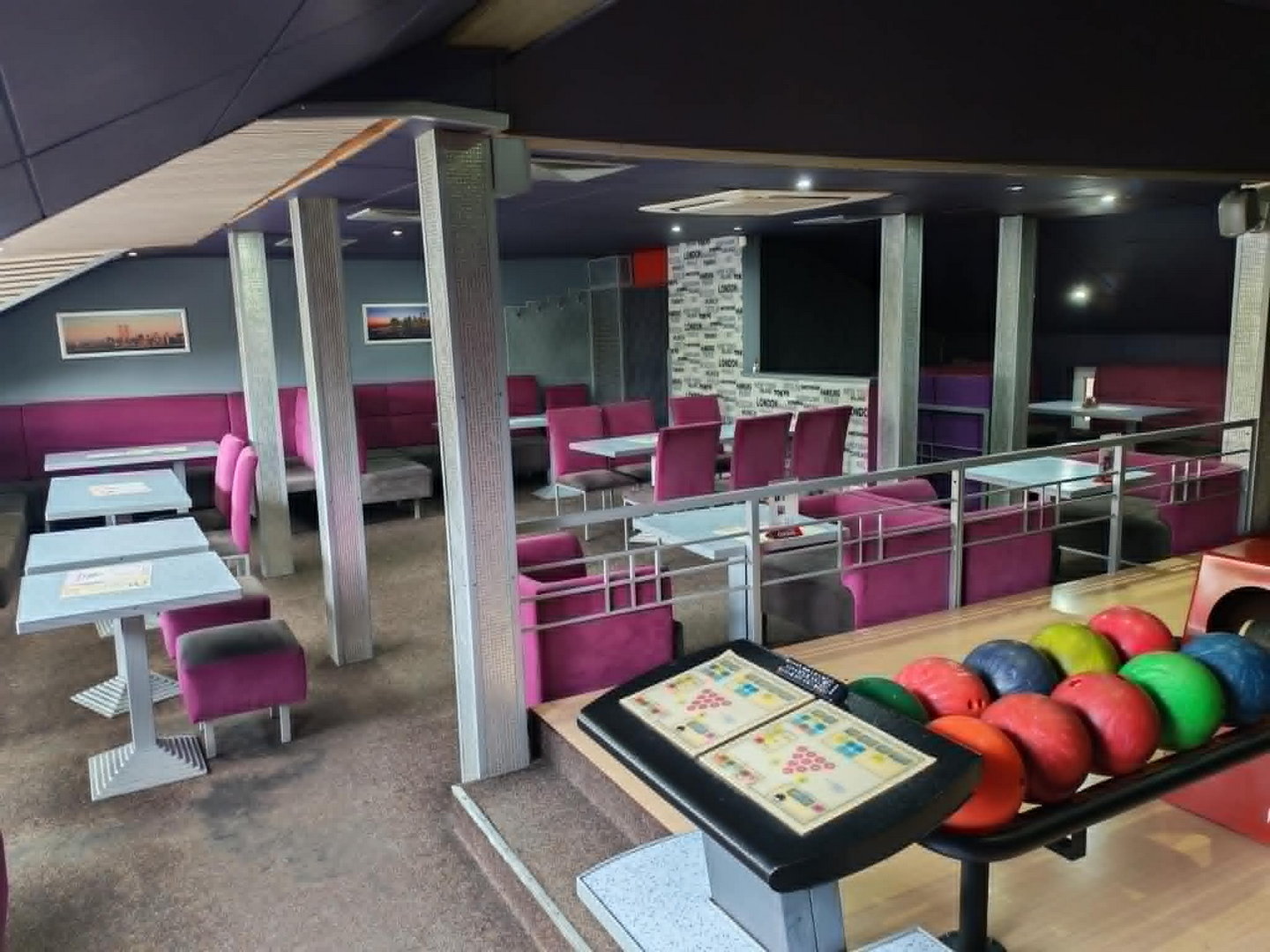 Bowling 33 Topoľčany – interiér